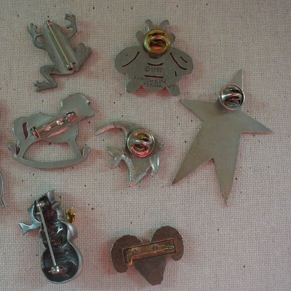 8 Vintage Pewter Brooches & Pins - Picture 13 of 13